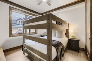 Room - 1892 The Seasons 2 Bedroom Townhouse (Keystone)