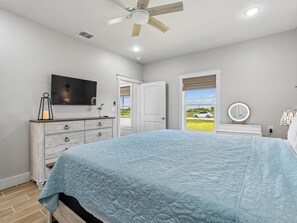 Second Bedroom - King Bed + Smart TV - The Ginger | Canal Front Dream + Boat Dock (Rockport)