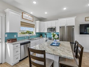 Kitchen - Stainless Steel Appliances - The Ginger | Canal Front Dream + Boat Dock (Rockport)