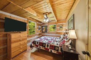 Room - Douglas Lakefront Cabin, Boat Ramp, Private Dock, Hot Tub! (Sevierville)