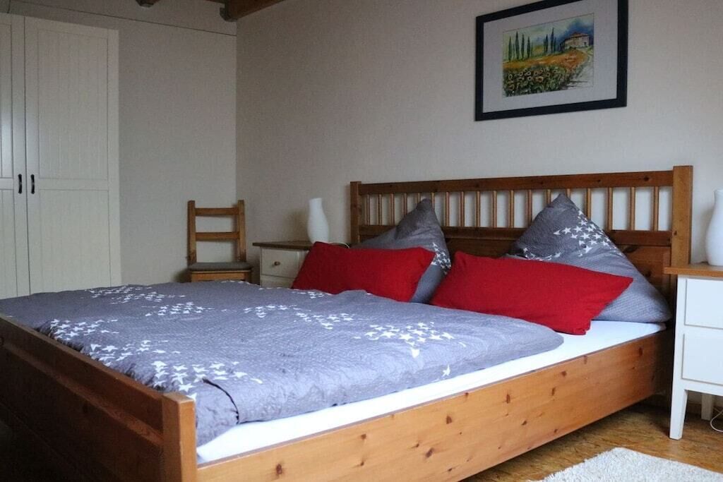 Bügeleisen/Bügelbrett, Reisekinderbett, kostenloses WLAN, Bettwäsche