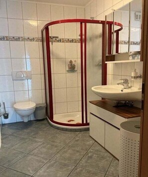 Bathroom - Holiday apartment Rhine-Ahr (Sinzig)