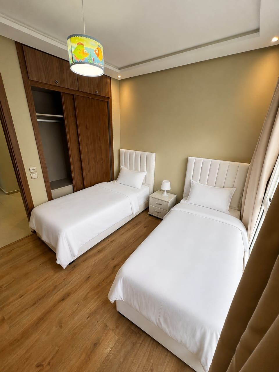 3 slaapkamers, een strijkplank/strijkijzer, gratis wifi, beddengoed