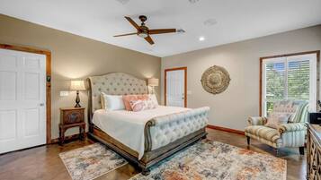 2 bedrooms, iron/ironing board, WiFi (free), bed sheets