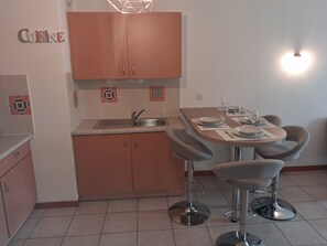 Dining - Beautiful apartment located right in the heart of Burgundy (Levernois)