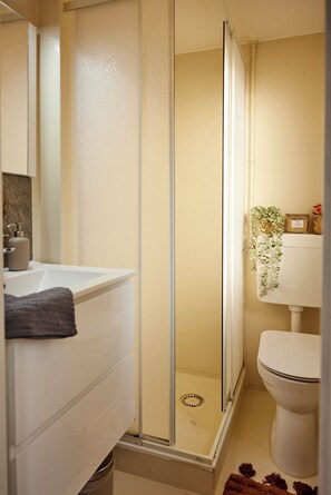 Bathroom - Vrbo Property (Putten)