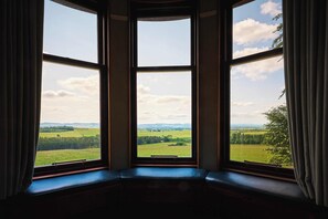A room with a bay window overlooking a green landscape. - Kinclune House, Estate & Cottages (Kirkton of Kingoldrum)