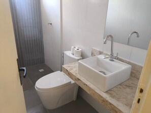 Suite | Bathroom