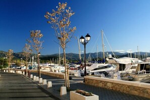 A marina with boats docked, stone piers, and lampposts. - Holiday apartment with 1 bedroom (Saint-Florent)