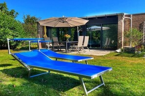 Outdoor dining - Holiday home with 2 bedrooms (Retranchement)