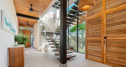 Luxury Oceanview Villa, Full Staff, Breakfast Prep