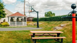 Outdoor dining - Hershey | Pool & Family Activities | 2BR Suite (Hershey)