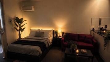 Studio Suite, City View | Desk, laptop workspace, WiFi (free)