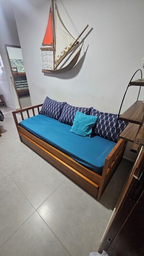 Unclassified image, 2 of 18, button - 50m from the beach! First floor apartment, fully furnished with no stairs, equipped kitchen, WIFI and parking space! (Ubatuba)