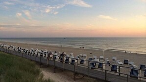 A beach with rows of beach chairs and a wooden walkway. - Bötticher Str. 6 Holiday Apartment 3 (Sylt \/ OT Westerland)