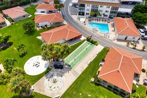 Outdoor pool - 2bd Condo close to pool and restaurants  (Siesta Key)