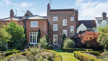 House | 7 bedrooms, Internet
