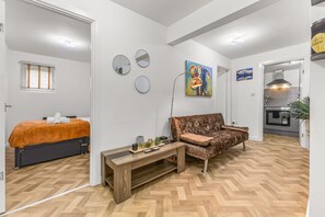 A compact living space with a bed, sofa, and a kitchenette. - Sleek 2BR Whitefield Parking 5m to Metrolink (Manchester)
