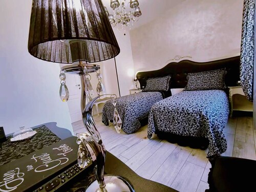 "ROMEO and Juliet" Apartment: Entire Apartment in the Historic Center of Villafranca, VR