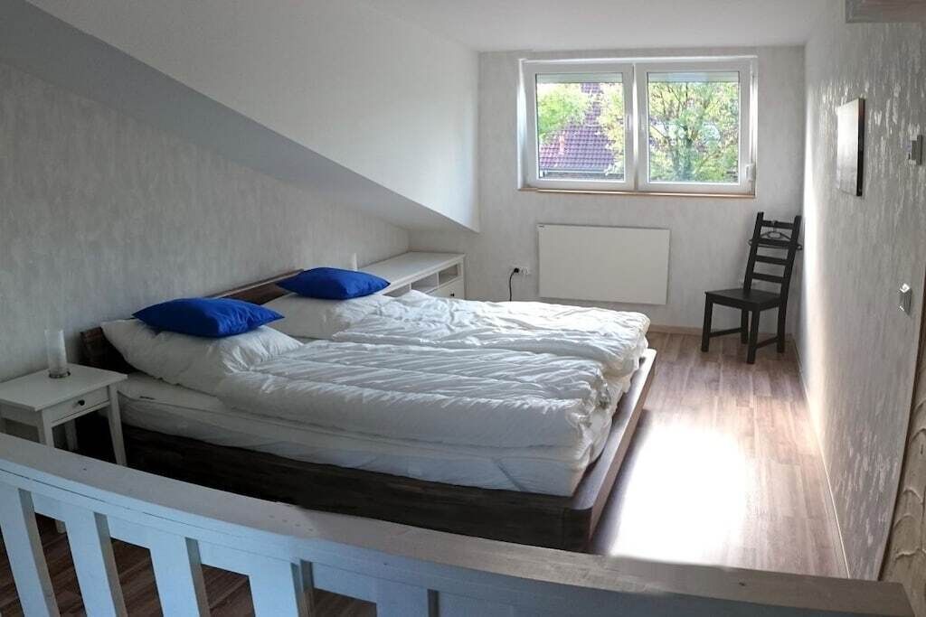 Schreibtisch, Bügeleisen/Bügelbrett, Reisekinderbett, kostenloses WLAN