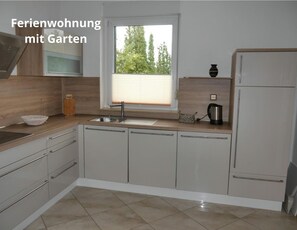 Unclassified image, 4 of 16, button - Apartment with Fireplace, Private Garden, and Wi-Fi (Milmersdorf)