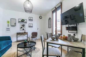 Living area - Charming appt - 1BR/4P - Montreuil - Proche Paris (Montreuil)