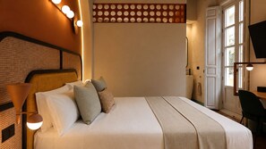 Superior Double Room, Balcony, City View | Free minibar, desk, free WiFi, bed sheets - Hotel Casa Beatas (Malaga)