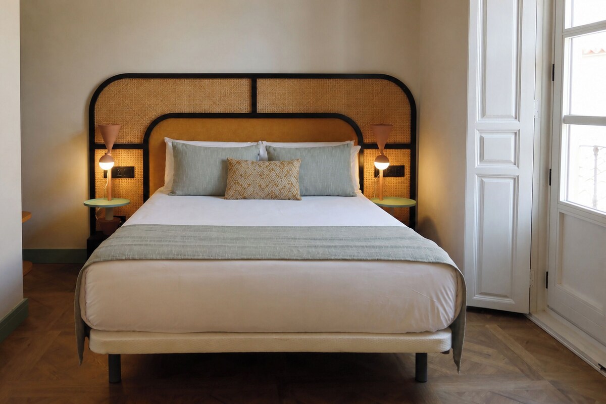 Classic Double Room, Balcony, City View | Free minibar, desk, free WiFi, bed sheets