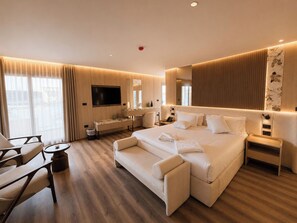 Royal Suite, River View | Minibar, in-room safe, desk, WiFi (free) - Rafaheya Nile Cruise Monday 4 nts Luxor (Luxor)