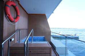 Terrace/patio - Rafaheya Nile Cruise Monday 4 nts Luxor - All Inclusive (Luxor)
