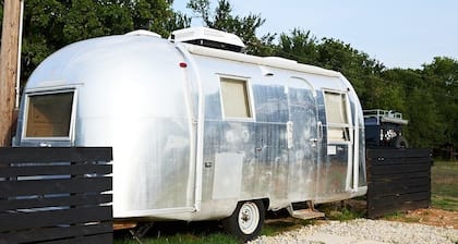 Unique Vintage Airstream w/ live cattle operation!