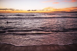 A beach with waves and a sunset. - Mountain & Golf Course Views Family Island Colony Condo & Lots of Amenities (Honolulu)