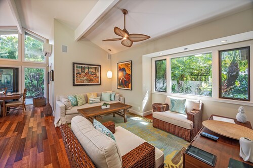 Waialae Golf Estates Tranquil Home W/private Pool-exclusive Golf Course View