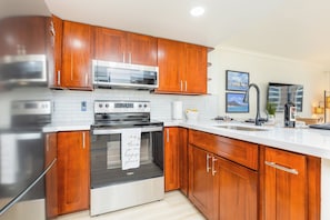 Exterior - Ocean & Fireworks Renovated Condo at Ilikai Hotel With Full Kitchen & Wifi (Honolulu)