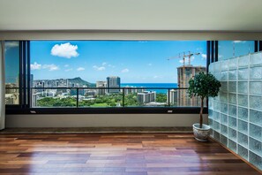 Exterior - Ocean-diamond Head Views From the Canterbury Place W/great Building Amenities (Honolulu)