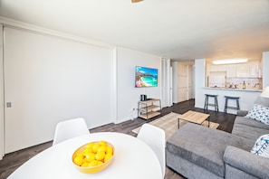 Exterior - Ocean-marina Yacht Views Condo Steps to the Beach W/full Kitchen & Free Wifi (Honolulu)
