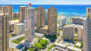 A high-rise hotel complex with multiple buildings, a marina, and a view of the ocean. - Unique 2 Story Loft Condo at The Windsor W/parking and Rooftop Sky Terrace (Honolulu)