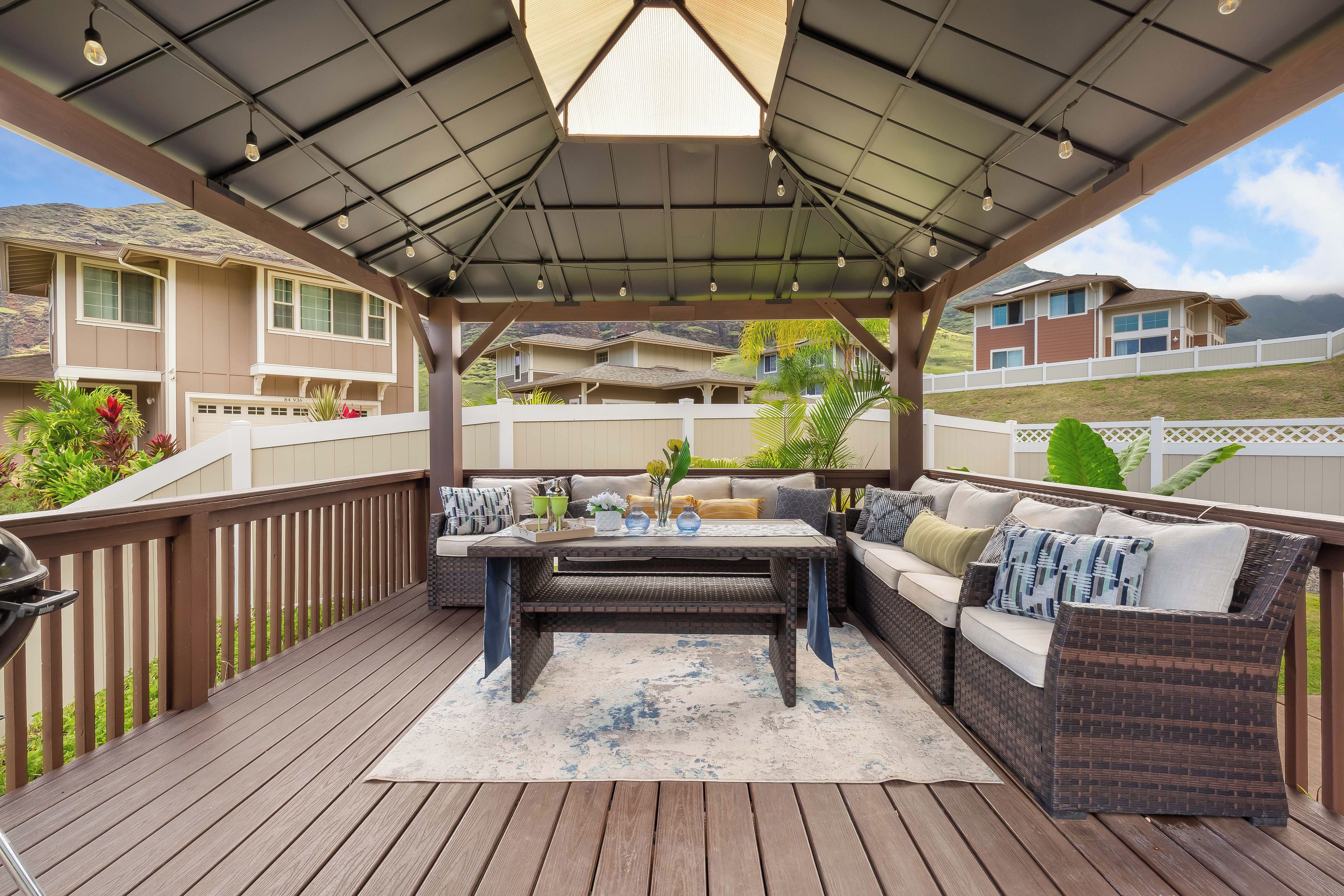 House (3 Bedrooms) | Exterior