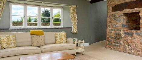 Smart TV, fireplace, table tennis