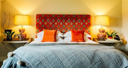 Pheasant Barn - Six Bedroom Villa, Sleeps 12