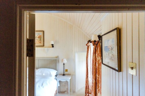Finnie Castle - Nine Bedroom Castle, Sleeps 18