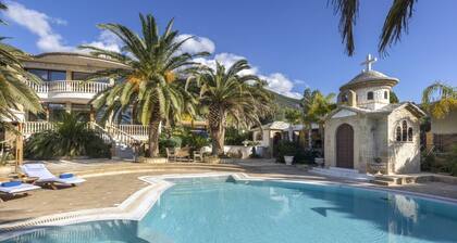 Villa Verity - Nine Bedroom Villa, Sleeps 21