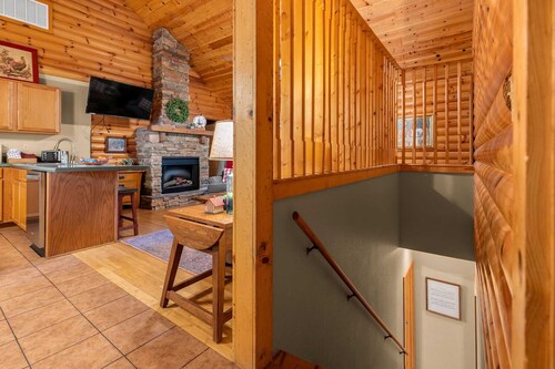 Quiet Cabin1 mile to SDC - 4 Private Bed/Bath Masters, 2 Living Areas, 2 Pools! | 35