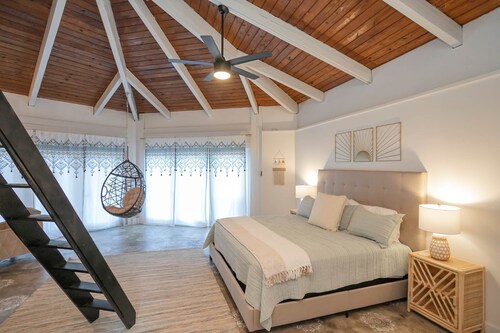 Private 3-acre retreat with hot tub and fire pit