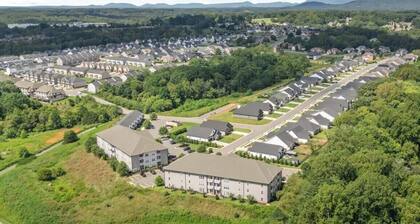 Luxurious 2BD Condo | *Sleeps 6* | Private Patio
