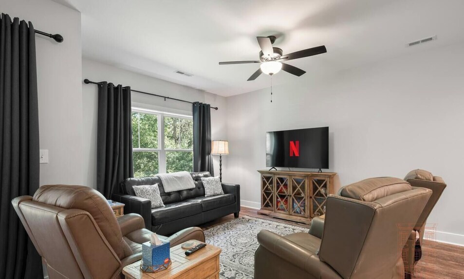 Luxurious 2bd Condo | *Sleeps 6* | Private Patio - Lynchburg, VA