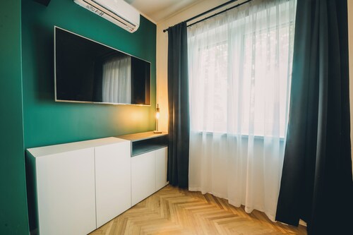 Modern 4-bedroom vacation rental with a garden in Siófok; dog-friendly