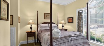 Cozy Hunter s Retreat Wraparound Porch Fireplace