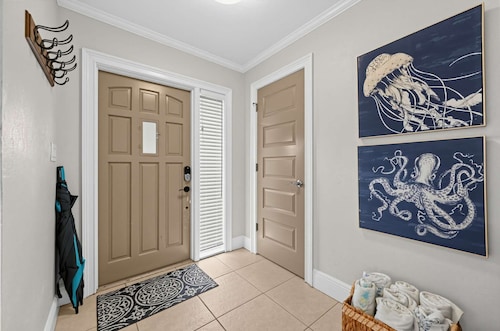 Coastal Naples Park Getaway - Garden Grill Beach Nearby