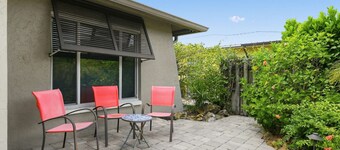 Coastal Naples Park Getaway - Garden Grill Beach Nearby